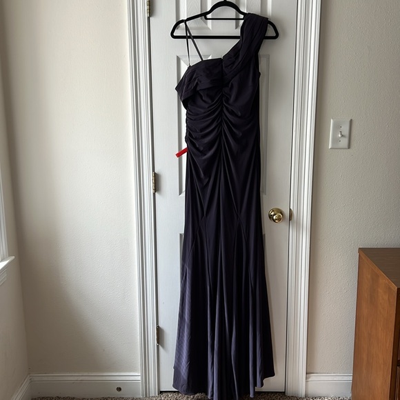 Ieena for Mac Duggal Foldover Off-the-Shoulder Slit Gown in Charcoal Size 10 - Picture 8 of 11